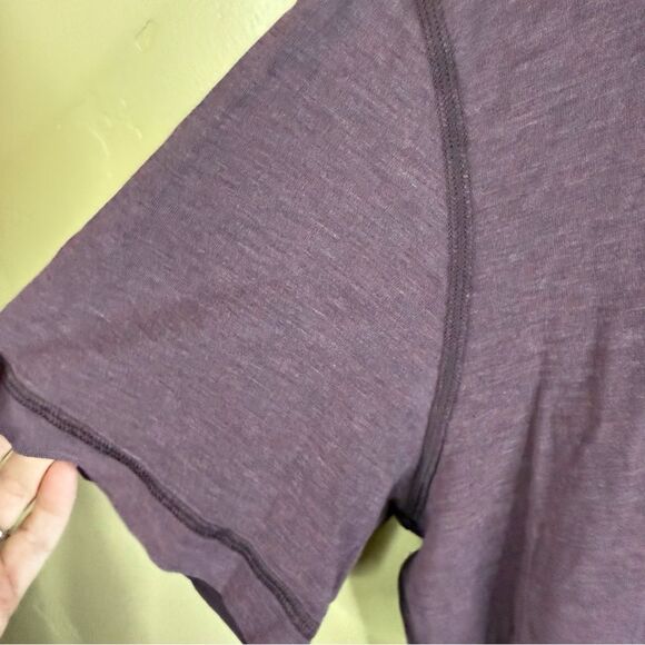 Lululemon Mens XL Burgundy Short Sleeve‎ Shirt Active Performance Casual Wear - Picture 3 of 5